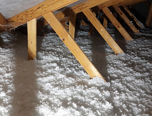 Poctivá izolace, foukaná izolace, foukaná vata, zateplení stropu, izolace stropu, zateplení, izolace, zateplení Znojmo, izolace Znojmo, skelná minerální izolace, Supafil loft